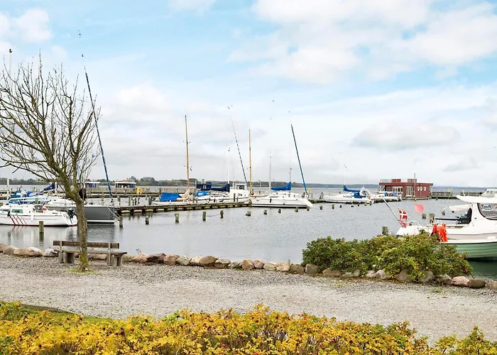 6 Person In Egernsund-by Traum